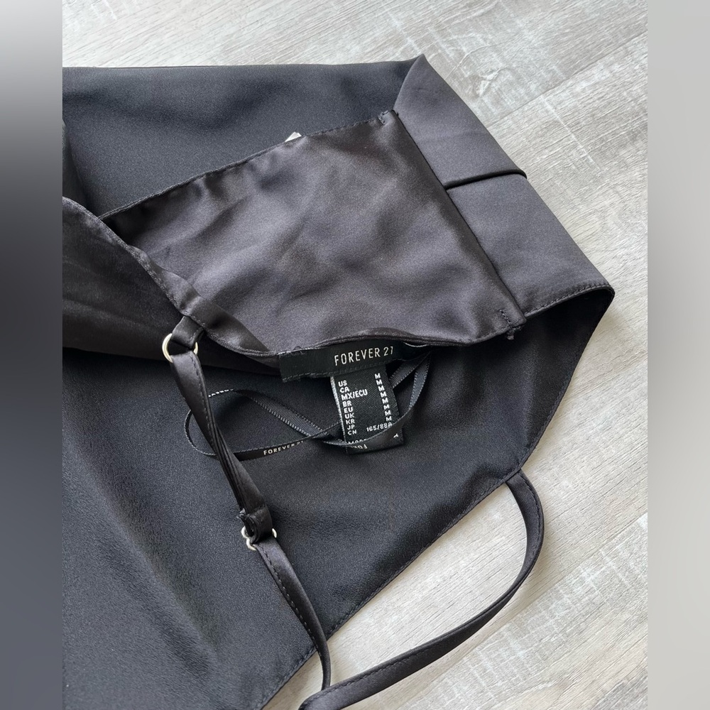 FOREVER 21 Black Spaghetti Strap/Back Tie Angled Front Silky Top Size Medium - Picture 5 of 5
